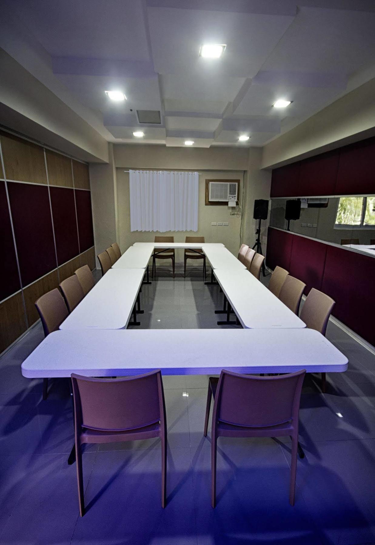 Mango Suites Tuguegarao City Eksteriør billede