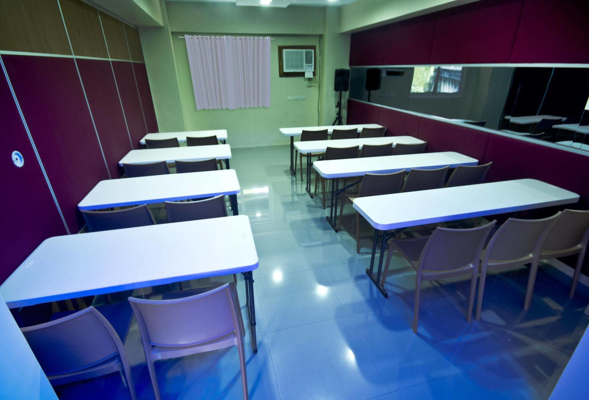 Mango Suites Tuguegarao City Eksteriør billede