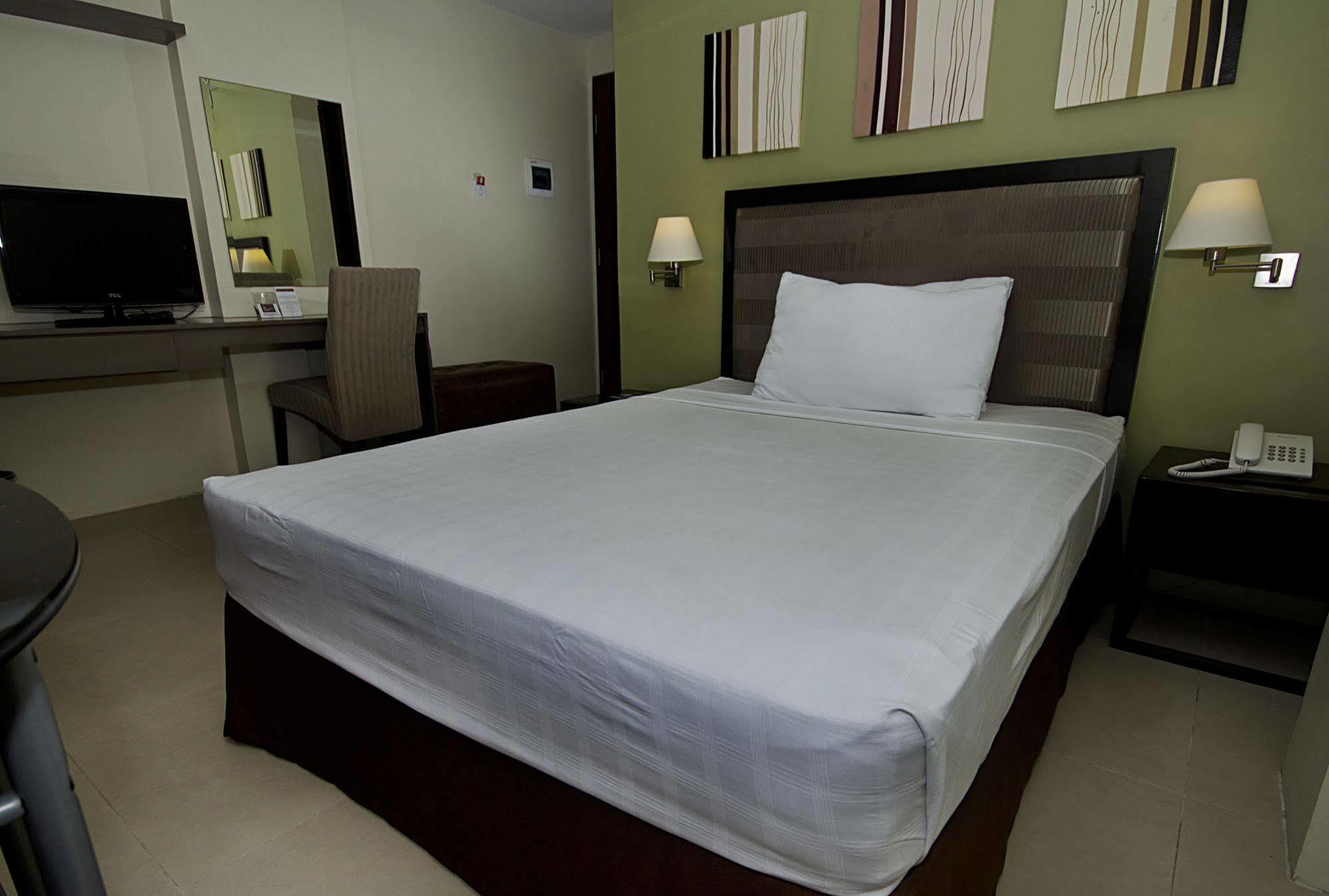 Mango Suites Tuguegarao City Eksteriør billede