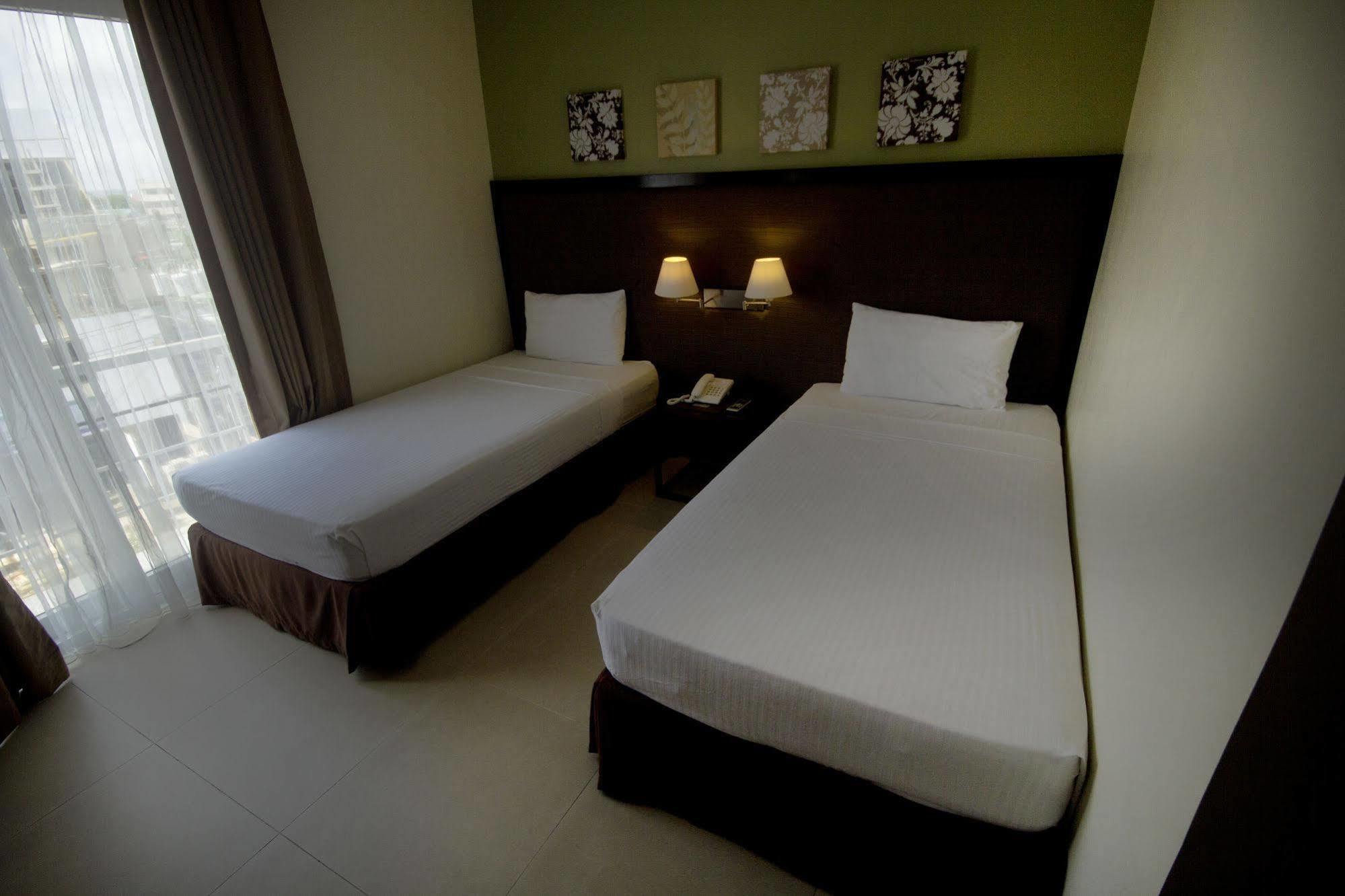 Mango Suites Tuguegarao City Eksteriør billede