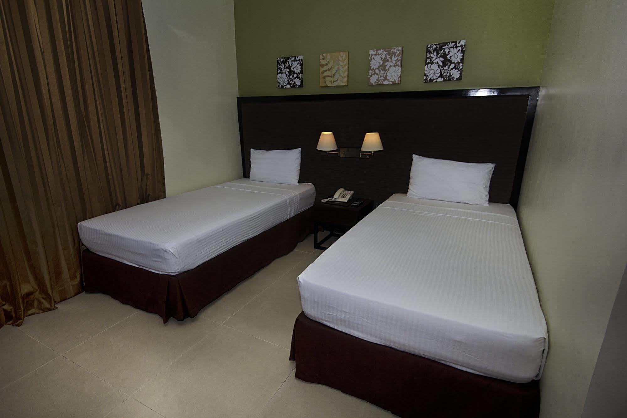 Mango Suites Tuguegarao City Eksteriør billede