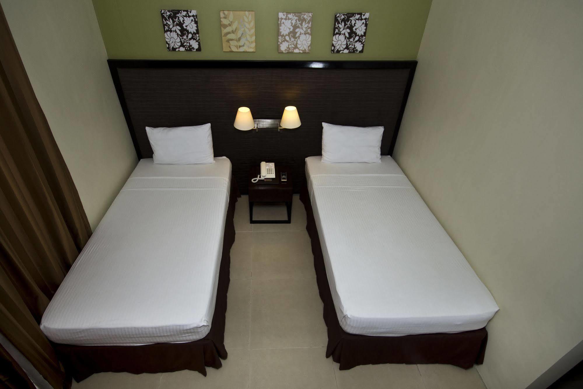 Mango Suites Tuguegarao City Eksteriør billede