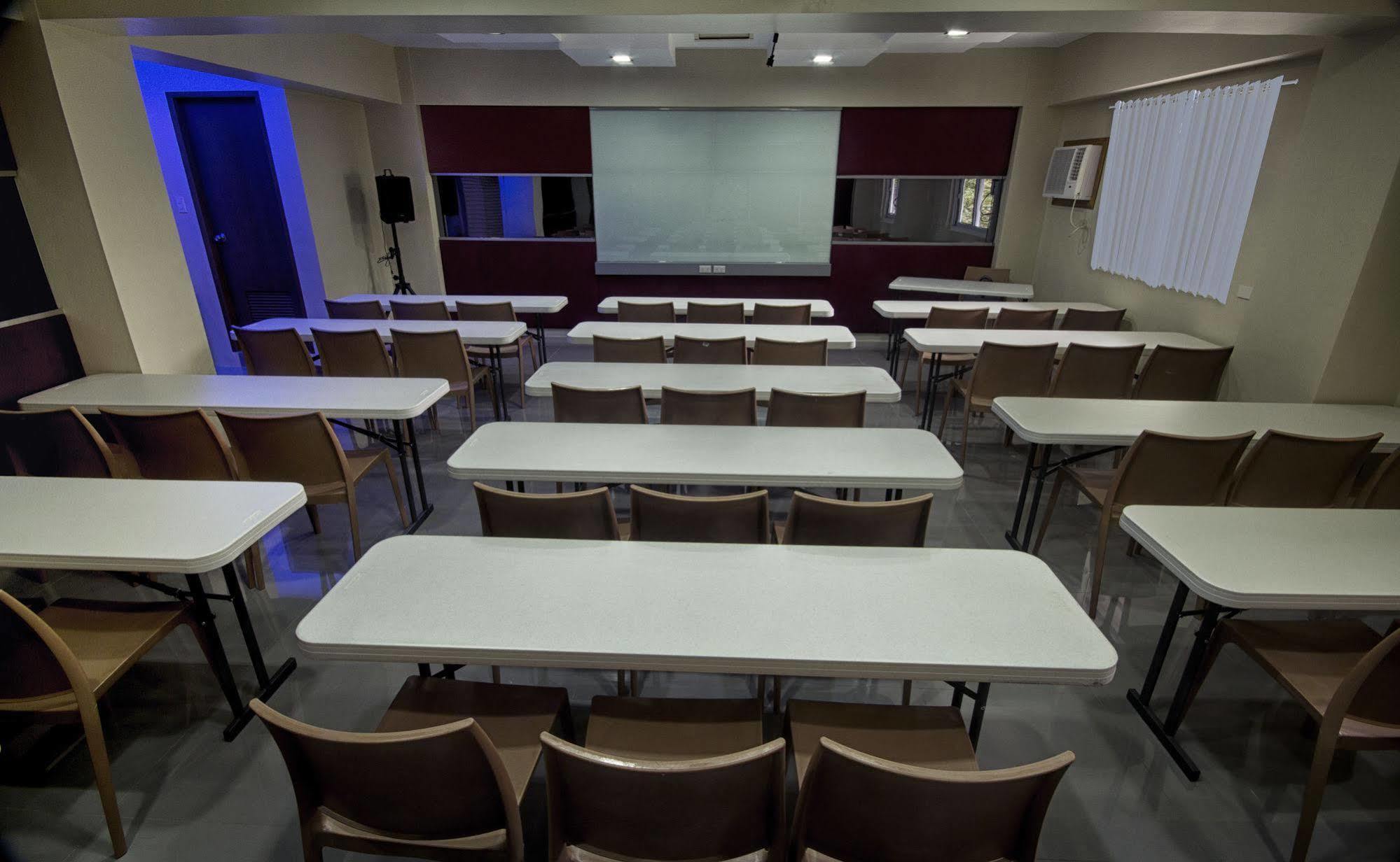 Mango Suites Tuguegarao City Eksteriør billede